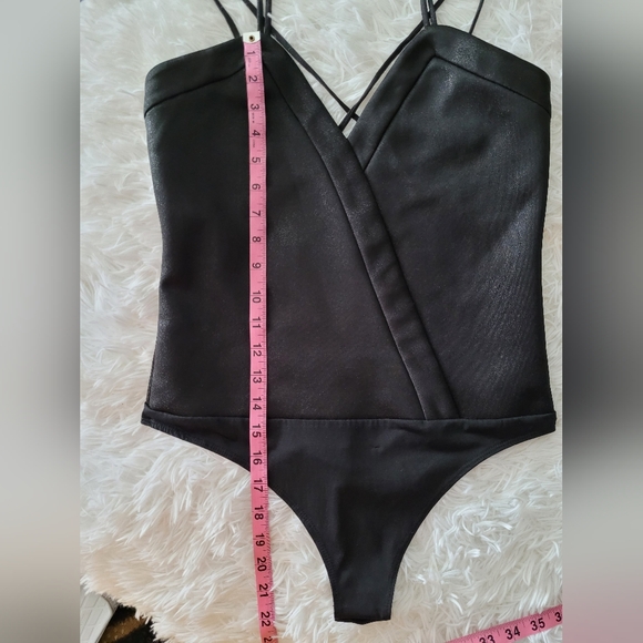 Dynamite Bodysuit in size medium with snap closure - Picture 5 of 7
